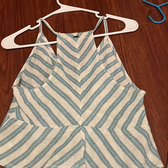 Brand new never worn before breathable almost woven texture with a cross knot - Picture 2 of 2